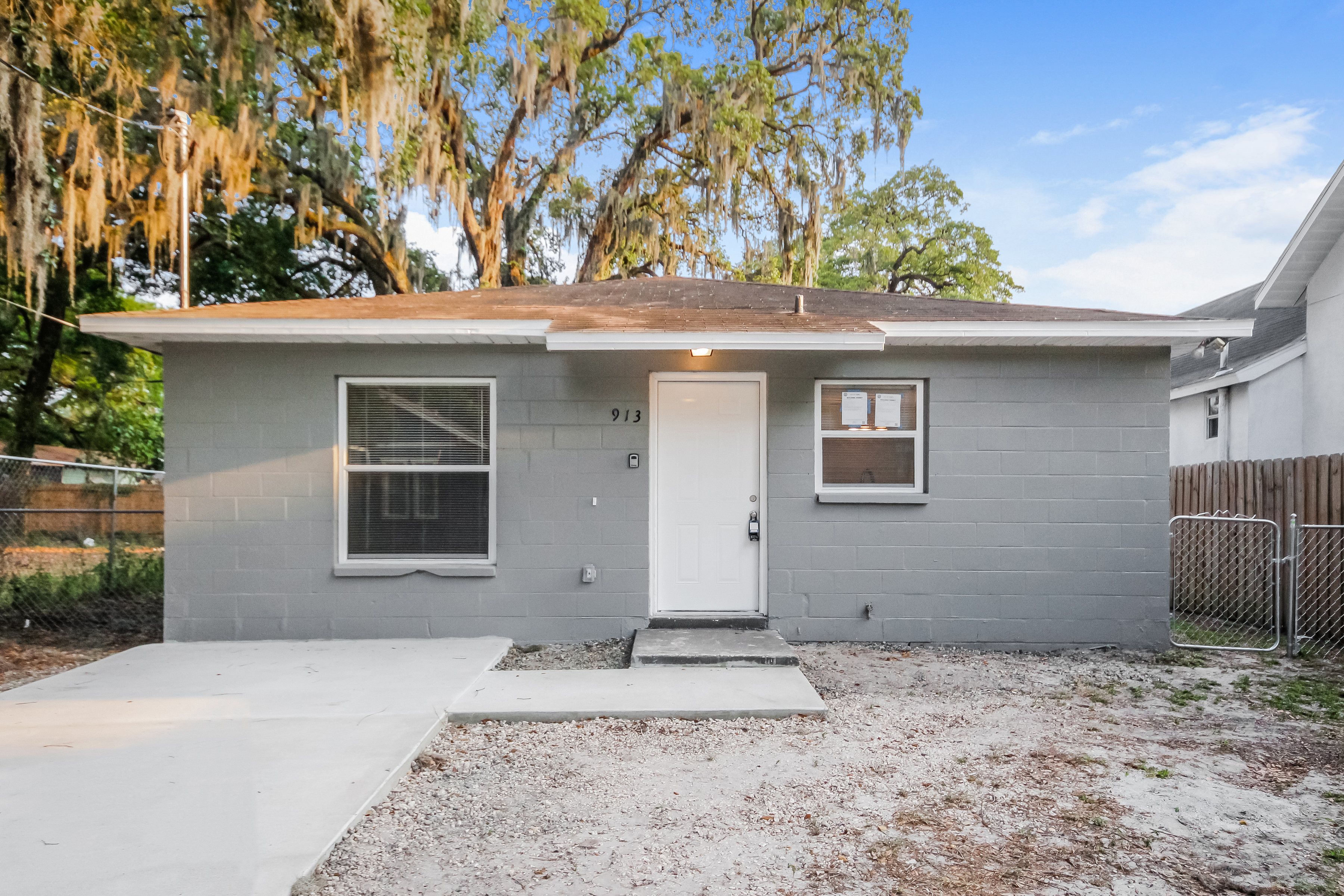 913 E Ida St Tampa, FL 33603